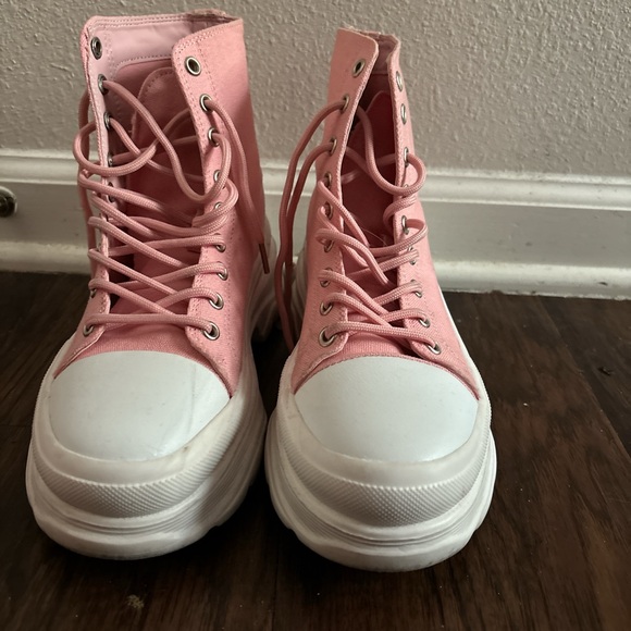Pink boots for teens